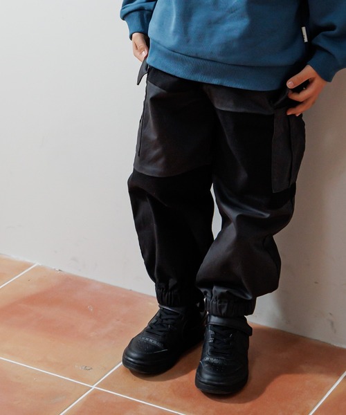 MAKE YOUR DAY（メイクユアデイ）の「異素材切替カーゴパンツ■80～140cm（カーゴパンツ・キッズ・ブラック/カーキ・130/80/90/100/110/120/140）」の2枚目の写真