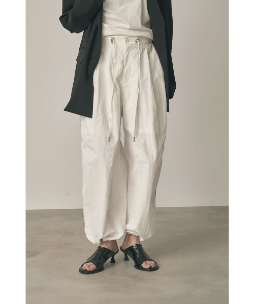 marjour（マージュール）の「WATER-REPELLENT PANTS（その他パンツ・レディース・ベージュ/オフホワイト・M）」の11枚目の写真