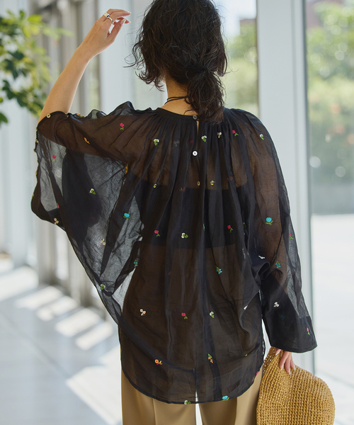 IENA LA BOUCLE(イエナラブークル)の「IENA LA BOUCLE フラワー刺繍ボレロブラウス(シャツ/ブラウス・レディース・ブラック・FREE)」の7枚目の写真