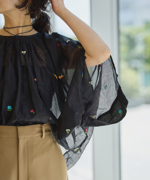 IENA LA BOUCLE(イエナラブークル)の「IENA LA BOUCLE フラワー刺繍ボレロブラウス(シャツ/ブラウス・レディース・ブラック・FREE)」の8枚目の写真