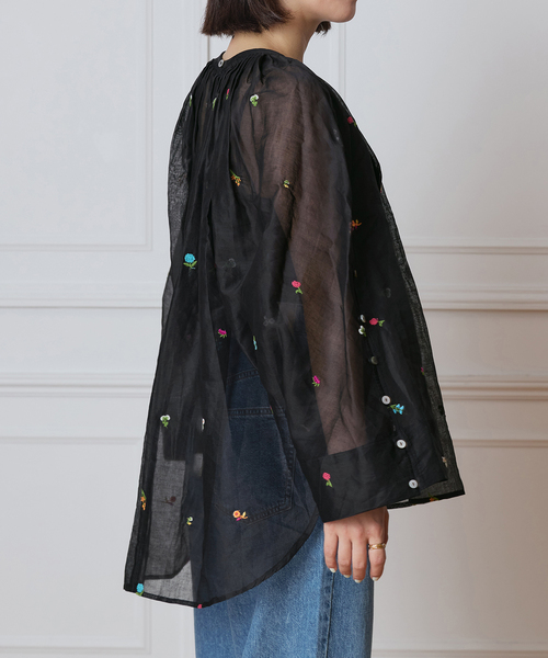 IENA LA BOUCLE(イエナラブークル)の「IENA LA BOUCLE フラワー刺繍ボレロブラウス(シャツ/ブラウス・レディース・ブラック・FREE)」の14枚目の写真