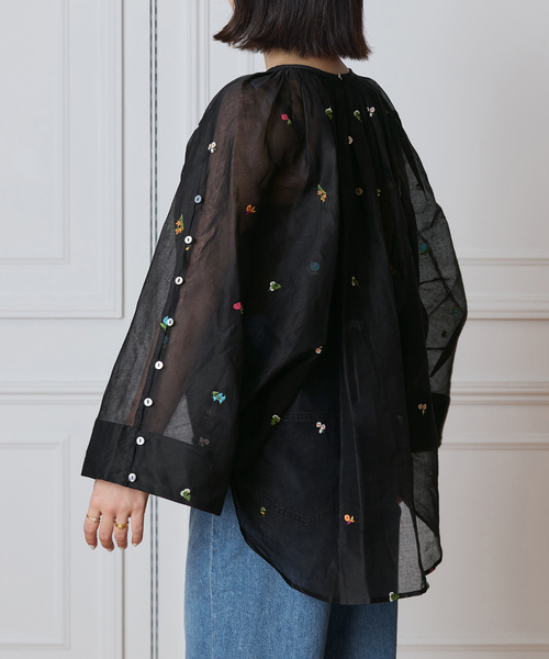IENA LA BOUCLE(イエナラブークル)の「IENA LA BOUCLE フラワー刺繍ボレロブラウス(シャツ/ブラウス・レディース・ブラック・FREE)」の15枚目の写真