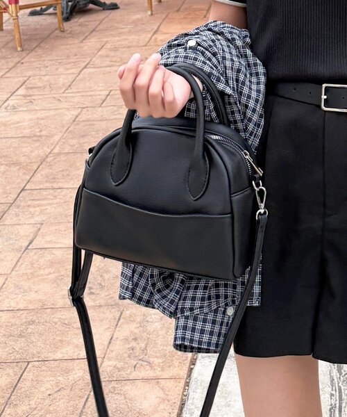 CPCM(シーピーシーエム)の「フロントポケットボストンバッグ(ボストンバッグ・レディース・アイボリー/ブラック/ブラウン/キャメル・FREE)」の2枚目の写真