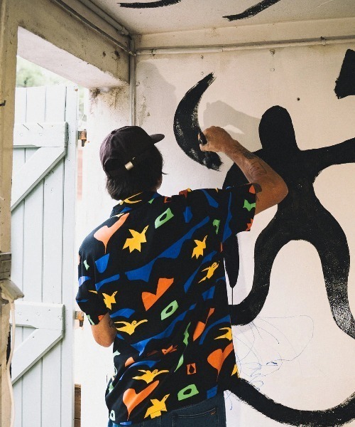 VOLCOM（ボルコム）の「【VOLCOM/ボルコム】Arthur Longo Shirt/総柄半袖オープンカラーシャツ（シャツ/ブラウス・メンズ・ブラック・MEDIUM）」の3枚目の写真