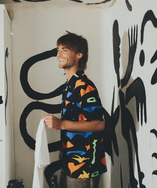 VOLCOM（ボルコム）の「【VOLCOM/ボルコム】Arthur Longo Shirt/総柄半袖オープンカラーシャツ（シャツ/ブラウス・メンズ・ブラック・MEDIUM）」の5枚目の写真