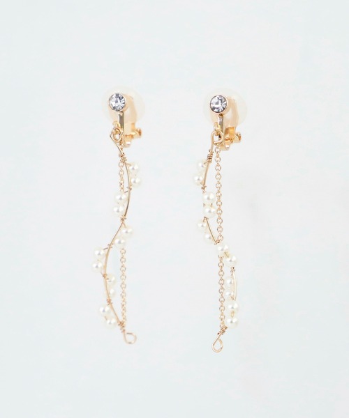 RUIRUE BOUTIQUE(ルイルエブティック)の「スモール パール ウェーブライン & チェーン ドロップ イヤリング | レディース 結婚式 パーティードレス セレモニー お呼ばれ 華やか オケージョン 揺れる アクセサリー(イヤリング・レディース・シルバー/ゴールド・FREE)」の12枚目の写真