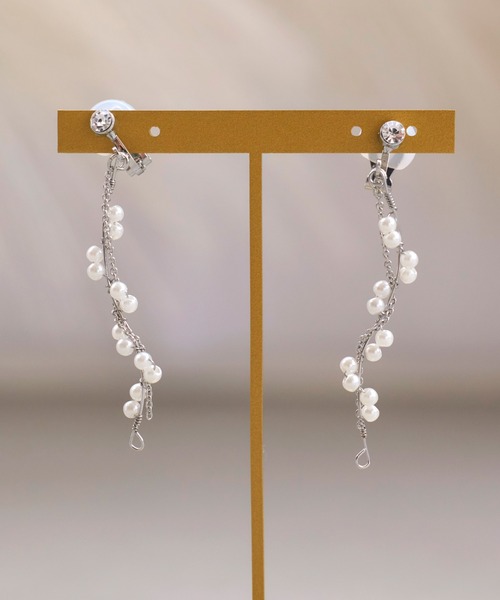 RUIRUE BOUTIQUE(ルイルエブティック)の「スモール パール ウェーブライン & チェーン ドロップ イヤリング | レディース 結婚式 パーティードレス セレモニー お呼ばれ 華やか オケージョン 揺れる アクセサリー(イヤリング・レディース・シルバー/ゴールド・FREE)」の3枚目の写真