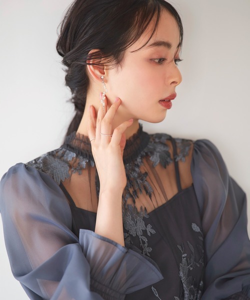 RUIRUE BOUTIQUE(ルイルエブティック)の「スモール パール ウェーブライン & チェーン ドロップ イヤリング | レディース 結婚式 パーティードレス セレモニー お呼ばれ 華やか オケージョン 揺れる アクセサリー(イヤリング・レディース・シルバー/ゴールド・FREE)」の6枚目の写真