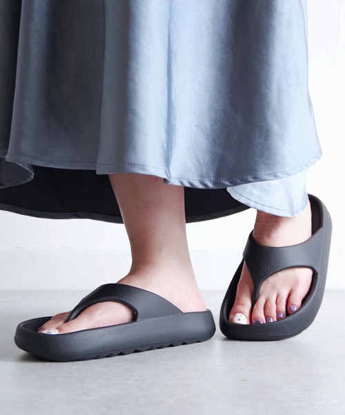 MEI(メイ)の「MEI/メイ フラット トングサンダル 【241014】(サンダル・レディース・ブラック・24.5/23.5)」の8枚目の写真