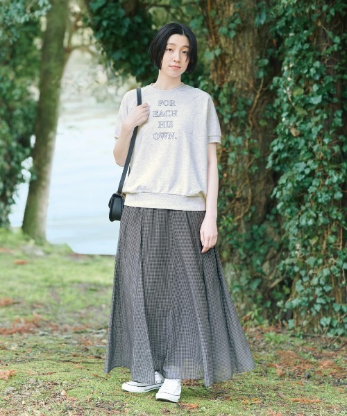 THREE FIFTY STANDARD(スリーフィフティースタンダード)の「THREE FIFTY STANDARD 半袖ミニ裏毛のロゴトップス(Tシャツ/カットソー・レディース・ブラック/ライトグレー・M/L/LL)」の3枚目の写真