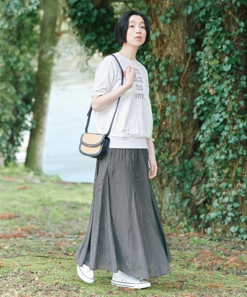 THREE FIFTY STANDARD(スリーフィフティースタンダード)の「THREE FIFTY STANDARD 半袖ミニ裏毛のロゴトップス(Tシャツ/カットソー・レディース・ブラック/ライトグレー・M/L/LL)」の4枚目の写真