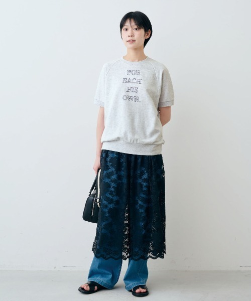 THREE FIFTY STANDARD(スリーフィフティースタンダード)の「THREE FIFTY STANDARD 半袖ミニ裏毛のロゴトップス(Tシャツ/カットソー・レディース・ブラック/ライトグレー・M/L/LL)」の5枚目の写真