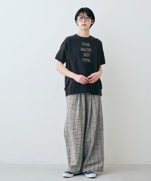 THREE FIFTY STANDARD(スリーフィフティースタンダード)の「THREE FIFTY STANDARD 半袖ミニ裏毛のロゴトップス(Tシャツ/カットソー・レディース・ブラック/ライトグレー・M/L/LL)」の10枚目の写真