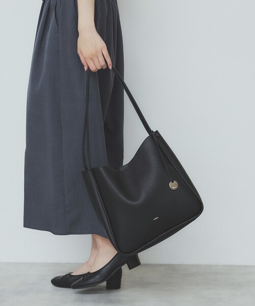 index（インデックス）の「【A4サイズ収納可能】コインチャーム付きトートバッグ（トートバッグ・レディース・ベージュ/ホワイト/ブラック・00）」の2枚目の写真