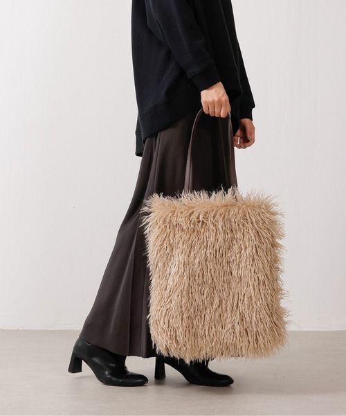 emesuelee(エメスーリー)の「ロングファー トートバッグ(トートバッグ・レディース・ベージュ/モカ/ブラウン・フリー)」の1枚目の写真