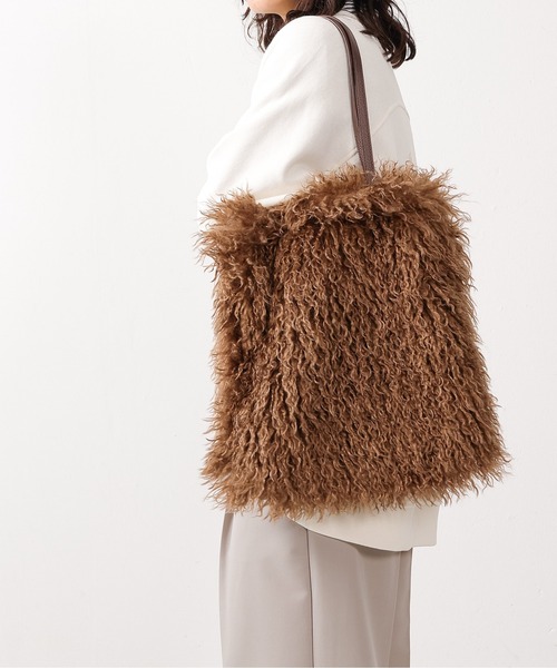 emesuelee(エメスーリー)の「ロングファー トートバッグ(トートバッグ・レディース・ベージュ/モカ/ブラウン・フリー)」の2枚目の写真