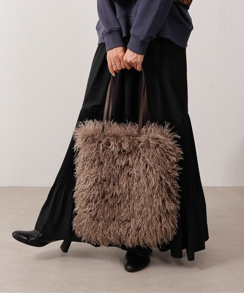 emesuelee(エメスーリー)の「ロングファー トートバッグ(トートバッグ・レディース・ベージュ/モカ/ブラウン・フリー)」の3枚目の写真