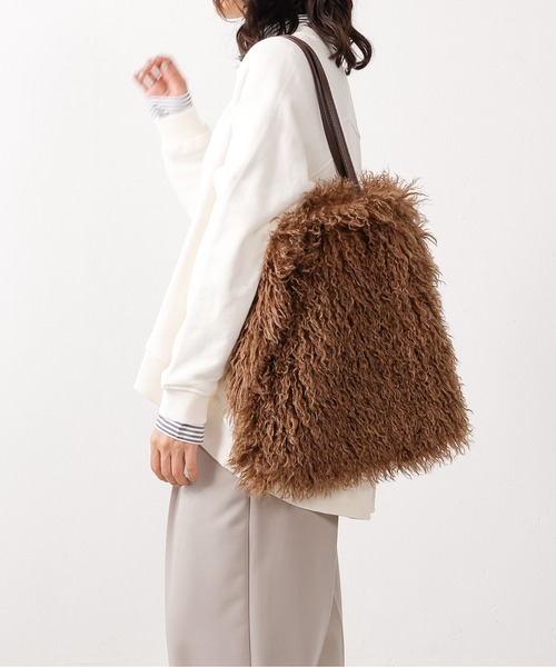 emesuelee(エメスーリー)の「ロングファー トートバッグ(トートバッグ・レディース・ベージュ/モカ/ブラウン・フリー)」の6枚目の写真