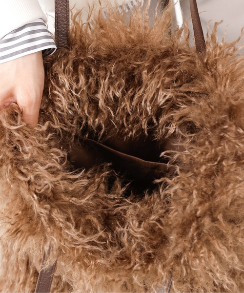 emesuelee(エメスーリー)の「ロングファー トートバッグ(トートバッグ・レディース・ベージュ/モカ/ブラウン・フリー)」の8枚目の写真