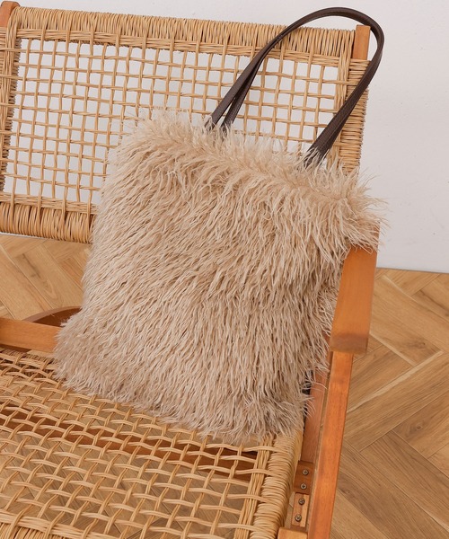 emesuelee(エメスーリー)の「ロングファー トートバッグ(トートバッグ・レディース・ベージュ/モカ/ブラウン・フリー)」の19枚目の写真