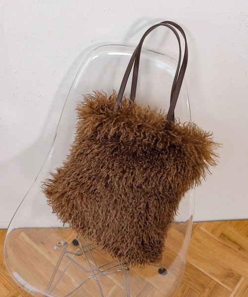 emesuelee(エメスーリー)の「ロングファー トートバッグ(トートバッグ・レディース・ベージュ/モカ/ブラウン・フリー)」の5枚目の写真