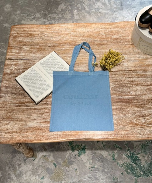 F i.n.t（フィント）の「【A4サイズ/500mlペットボトル収納可】ロゴプリントカラートートバッグ【製品染め】（トートバッグ・レディース・オフホワイト/ライトブルー/ライトピンク/レッド/ラベンダー・FREE）」の2枚目の写真