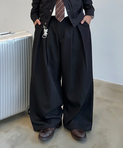 MandO（Auntie Rosa）（エムオー）の「クロスタックバギーワイドスラックス/ストライプ&無地/セットアップ着用可（スラックス・メンズ・ブラウン/ブラック系その他/ブラック/グレー系その他・MEDIUM/SMALL/LARGE）」の2枚目の写真