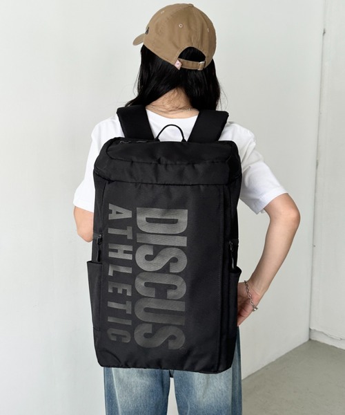 DISCUS(ディスカス)の「DISCUS/ディスカス 撥水 BOX デイパック/バックパック リュック/ロゴプリント/容量 約25リットル(バックパック/リュック・レディース・ブラック×ブラック/ブラック×ホワイト・FREE)」の8枚目の写真