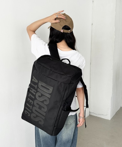 DISCUS(ディスカス)の「DISCUS/ディスカス 撥水 BOX デイパック/バックパック リュック/ロゴプリント/容量 約25リットル(バックパック/リュック・レディース・ブラック×ブラック/ブラック×ホワイト・FREE)」の9枚目の写真