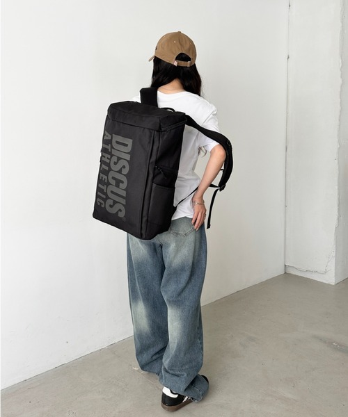 DISCUS(ディスカス)の「DISCUS/ディスカス 撥水 BOX デイパック/バックパック リュック/ロゴプリント/容量 約25リットル(バックパック/リュック・レディース・ブラック×ブラック/ブラック×ホワイト・FREE)」の12枚目の写真
