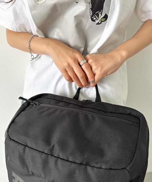 DISCUS(ディスカス)の「DISCUS/ディスカス 撥水 BOX デイパック/バックパック リュック/ロゴプリント/容量 約25リットル(バックパック/リュック・レディース・ブラック×ブラック/ブラック×ホワイト・FREE)」の14枚目の写真