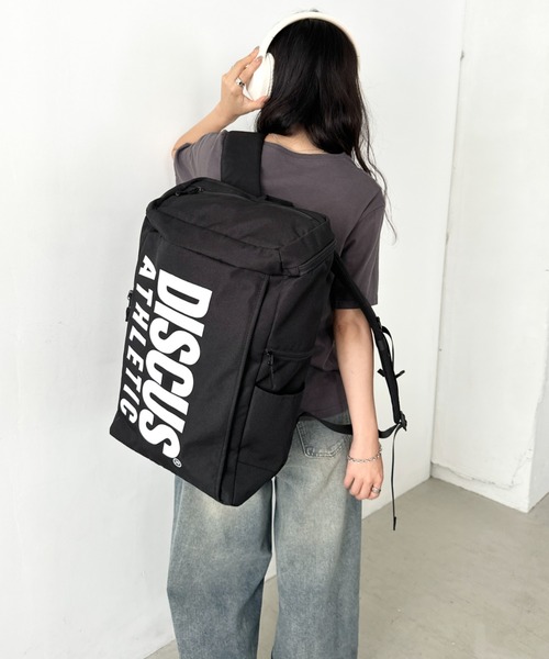 DISCUS(ディスカス)の「DISCUS/ディスカス 撥水 BOX デイパック/バックパック リュック/ロゴプリント/容量 約25リットル(バックパック/リュック・レディース・ブラック×ブラック/ブラック×ホワイト・FREE)」の5枚目の写真