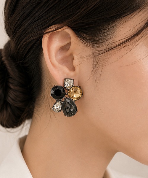 NOLITA LABORATORY(ノリータラボラトリー)の「【 NOLITA / ノリータ 】 ビジュー フラワー ピアス(ピアス(両耳用)・レディース・ブラック・FREE)」の1枚目の写真