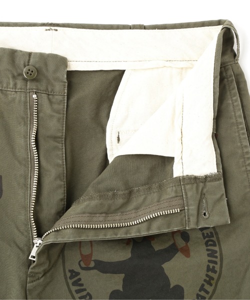 AVIREX(アヴィレックス)の「《RESTORE COLLECTION》60’s ARMY CHINO PANTS "ARCHIVE GRAPHIC" / 60年代 アーミーチノパンツ アーカイブグラフィック / AVIREX / アヴィレックス(チノパンツ・メンズ・オリーブ/カーキ・XX-LARGE/X-LARGE/LARGE/MEDIUM)」の8枚目の写真