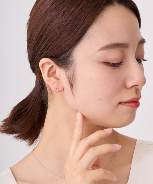 CALIN STANDARD(カリンスタンダード)の「◆金属アレルギー対応◆◆made in japan◆【純金厚メッキ】ビジューライン 極小ミニマルカーブピアス(ピアス(両耳用)・レディース・シルバー/ゴールド/ピンクゴールド・FREE)」の9枚目の写真