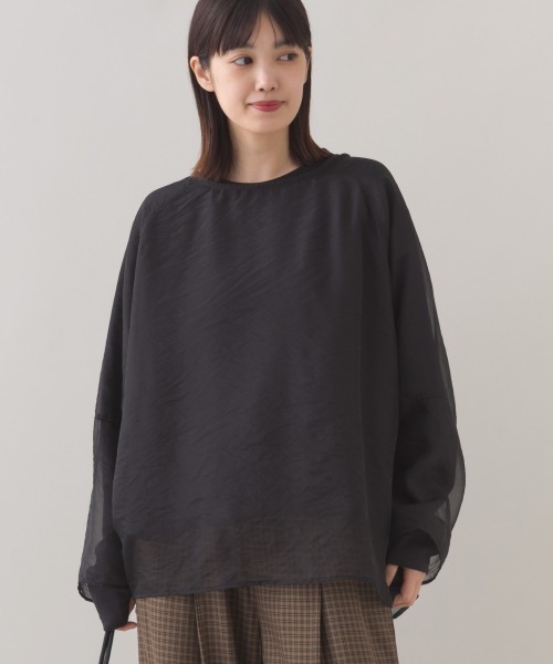 OMNES（オムネス）の「ダンボールニット×オーガンジー 2WAYレイヤードプルオーバー長袖（アンサンブル・レディース・ブラック/グレイッシュベージュ・FREE）」の3枚目の写真