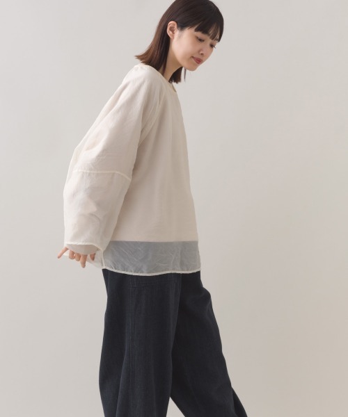 OMNES（オムネス）の「ダンボールニット×オーガンジー 2WAYレイヤードプルオーバー長袖（アンサンブル・レディース・ブラック/グレイッシュベージュ・FREE）」の10枚目の写真