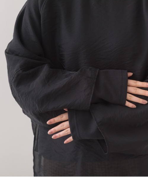 OMNES（オムネス）の「ダンボールニット×オーガンジー 2WAYレイヤードプルオーバー長袖（アンサンブル・レディース・ブラック/グレイッシュベージュ・FREE）」の17枚目の写真