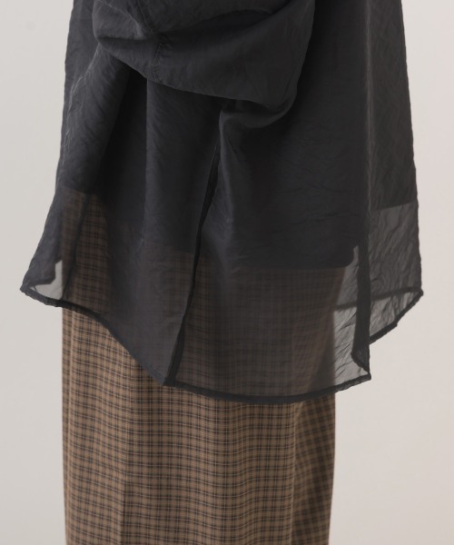 OMNES（オムネス）の「ダンボールニット×オーガンジー 2WAYレイヤードプルオーバー長袖（アンサンブル・レディース・ブラック/グレイッシュベージュ・FREE）」の18枚目の写真