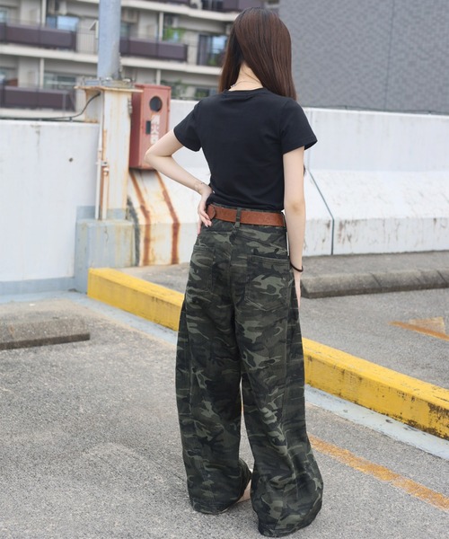 ATMARK(アットマーク)の「【ZOZO限定】ヴィンテージカーブデニムパンツ(デニムパンツ・レディース・ブラック/ブルー/カモフラージュ/レオパード・MEDIUM/LARGE/X-LARGE/SMALL)」の21枚目の写真