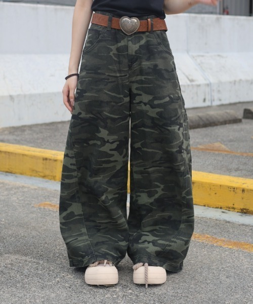 ATMARK(アットマーク)の「【ZOZO限定】ヴィンテージカーブデニムパンツ(デニムパンツ・レディース・ブラック/ブルー/カモフラージュ/レオパード・MEDIUM/LARGE/X-LARGE/SMALL)」の17枚目の写真