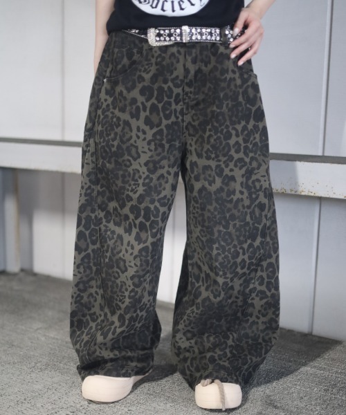 ATMARK(アットマーク)の「【ZOZO限定】ヴィンテージカーブデニムパンツ(デニムパンツ・レディース・ブラック/ブルー/カモフラージュ/レオパード・MEDIUM/LARGE/X-LARGE/SMALL)」の22枚目の写真
