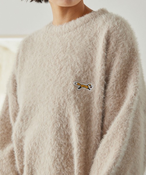 PENNEYS（ぺニーズ）の「PENNEYS/ペニーズ 別注 THE FOX ロゴ ワンポイント刺繍 ロングフェザーオーバーサイズ プルオーバーニット（ニット/セーター・レディース・アイボリー/チェリーレッド/ダークグレー/ネイビー/ベージュ/ブラック・L/M）」の4枚目の写真