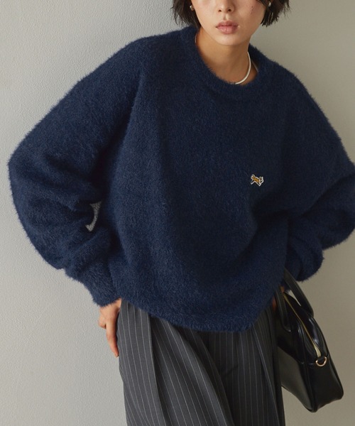 PENNEYS（ぺニーズ）の「PENNEYS/ペニーズ 別注 THE FOX ロゴ ワンポイント刺繍 ロングフェザーオーバーサイズ プルオーバーニット（ニット/セーター・レディース・アイボリー/チェリーレッド/ダークグレー/ネイビー/ベージュ/ブラック・L/M）」の5枚目の写真