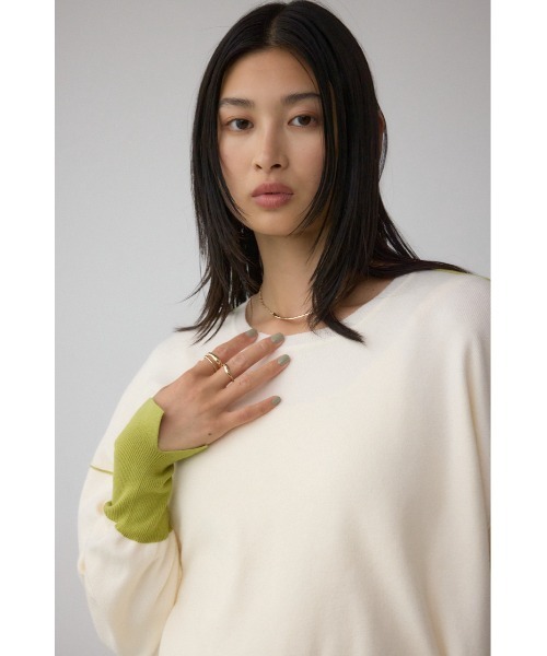 AZUL by moussy（アズールバイマウジー）の「バイカラーカフニット（ニット/セーター・レディース・杢グレー/アイボリー/ブラック・FREE）」の4枚目の写真