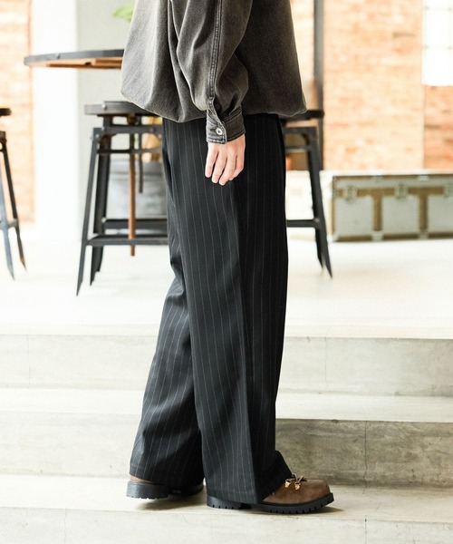 niko and...(ニコアンド)の「ワイドストレートスラックス(スラックス・メンズ・ブラウン/チャコール/ブラック/グレー・MEDIUM/LARGE)」の4枚目の写真