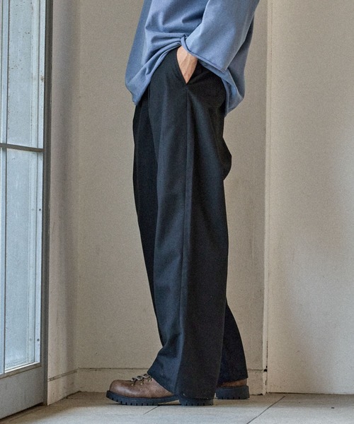 niko and...(ニコアンド)の「ワイドストレートスラックス(スラックス・メンズ・ブラウン/チャコール/ブラック/グレー・MEDIUM/LARGE)」の6枚目の写真