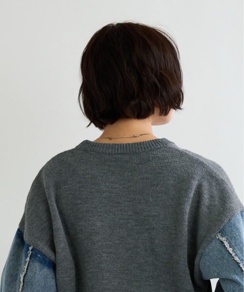 A.D.C.L.(エーディーシーエル)の「刺繍ロゴ入り 袖デニム切替 ニットプルオーバー(ニット/セーター・レディース・ブラック/チャコールグレー・M/L)」の15枚目の写真