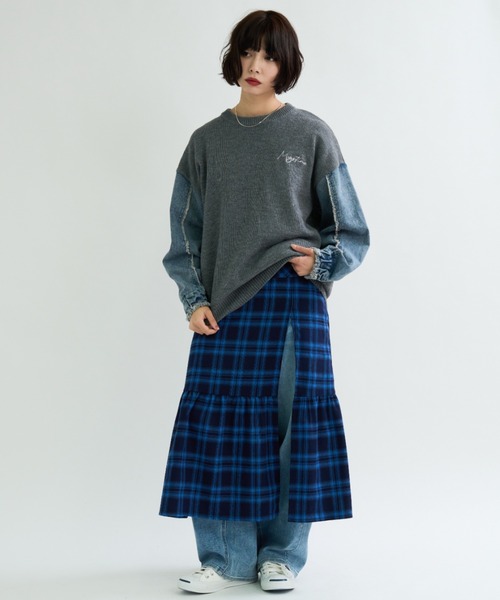 A.D.C.L.（エーディーシーエル）の「刺繍ロゴ入り 袖デニム切替 ニットプルオーバー（ニット/セーター・レディース・ブラック/チャコールグレー・M/L）」の21枚目の写真