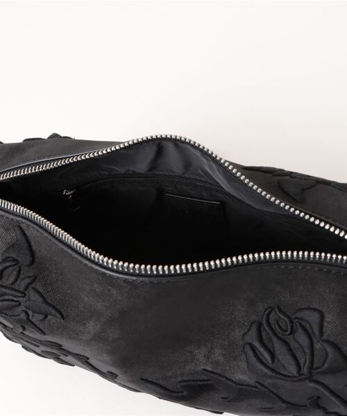 Desigual（デシグアル）の「ミディアム3Dエンボスバッグ（ハンドバッグ・レディース・ブラック・FREE）」の4枚目の写真